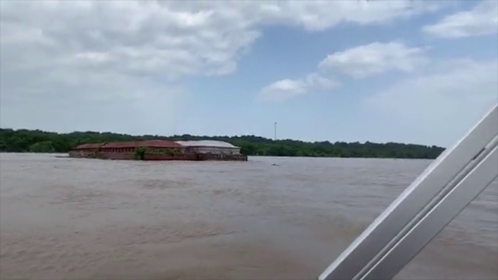 Loose Barges on the Arkansas River