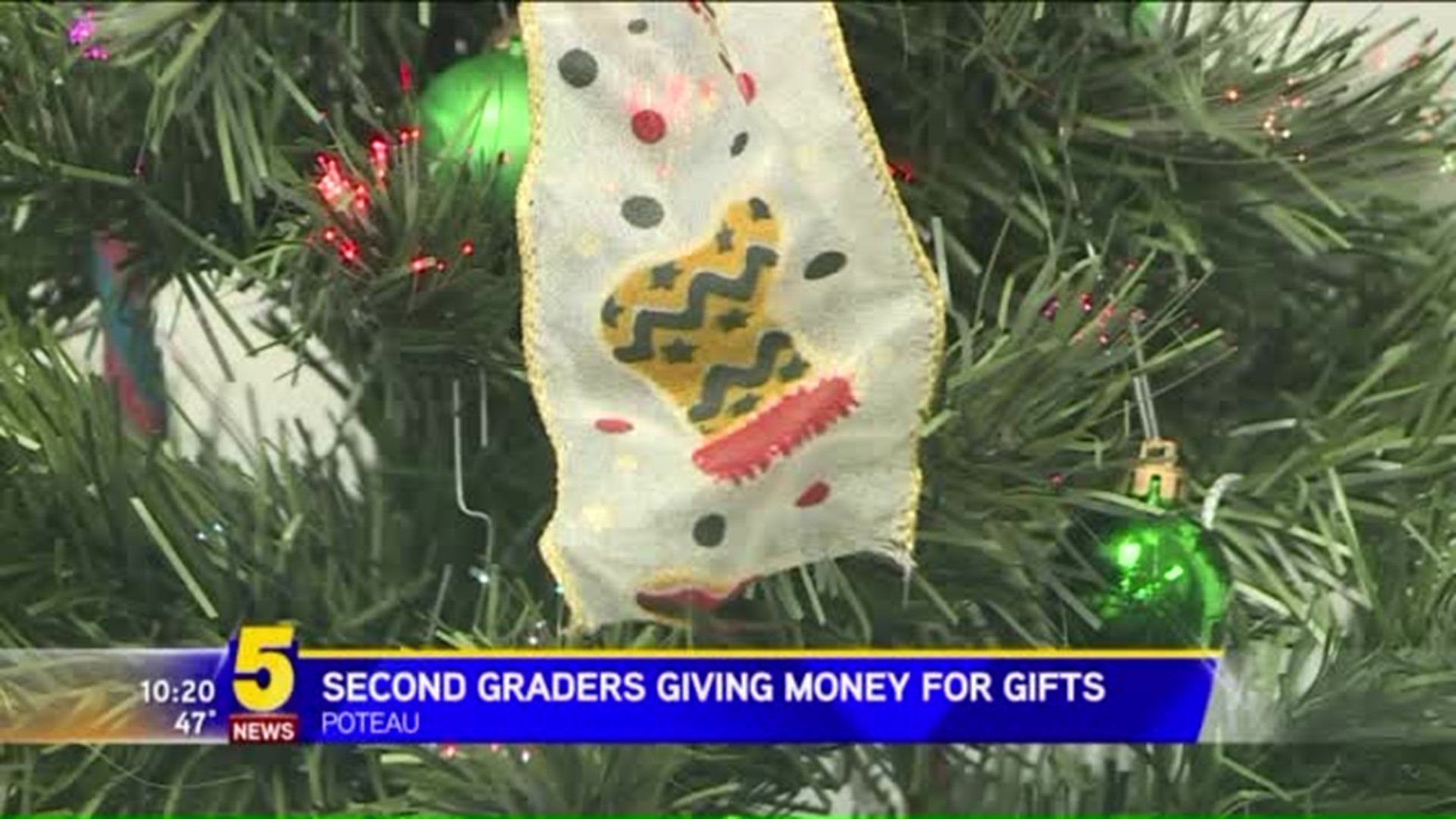 Kids Donate Money For Christmas Gifts