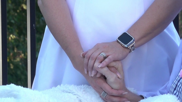Arkansas man renews his vows to wife as his last wish