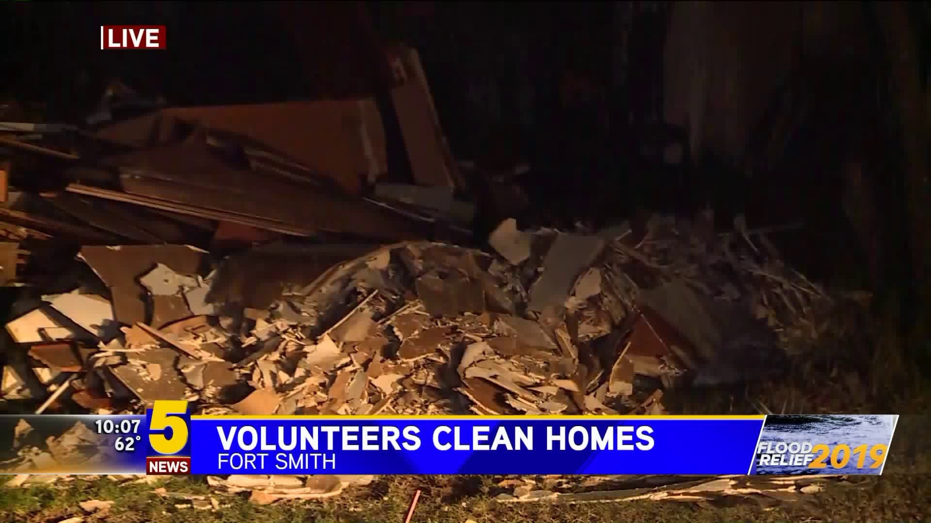 Volunteers Clean Homes