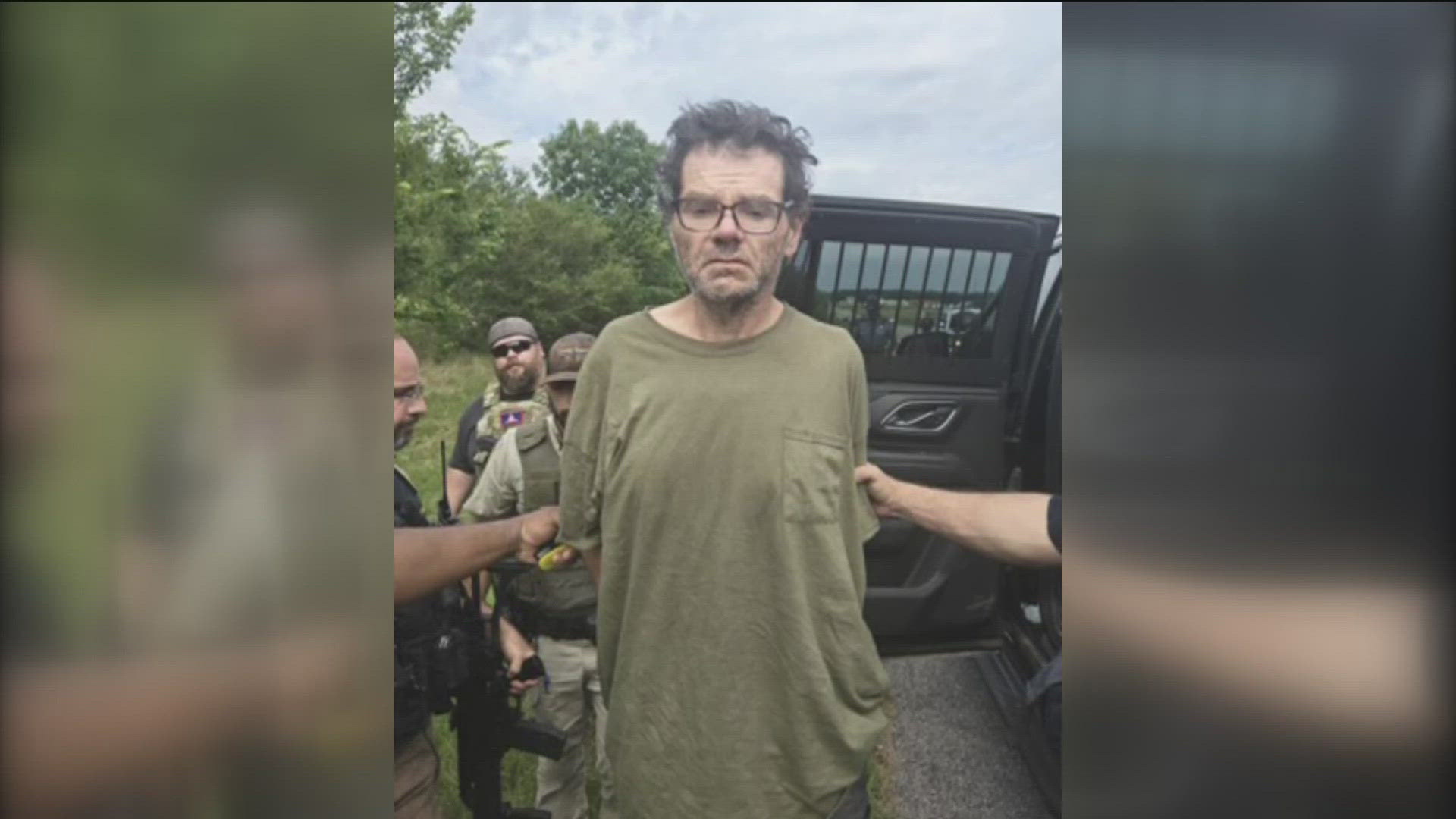 Encuentran y arrestan a un hombre en Arkansas acusado de matar a cuatro personas.