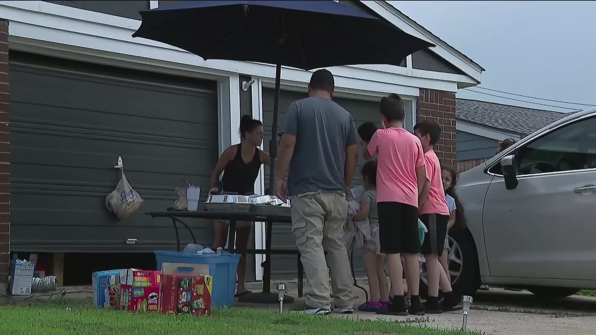 Texas woman feeds neighbors impacted by Hurricane Beryl | 5newsonline.com