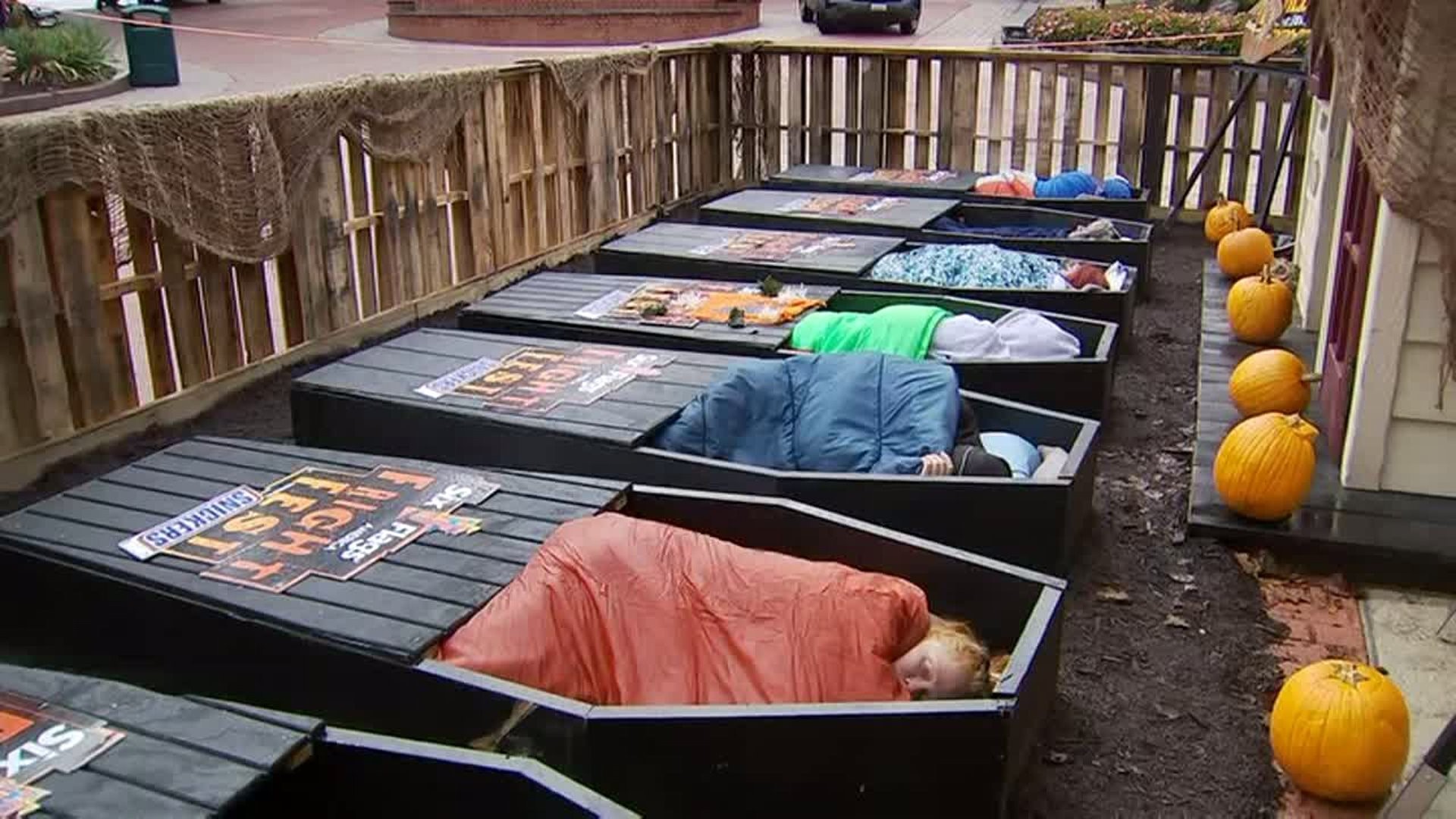 6 Survive 30Hour Amusement Park Coffin Contest At St. Louis Six Flags