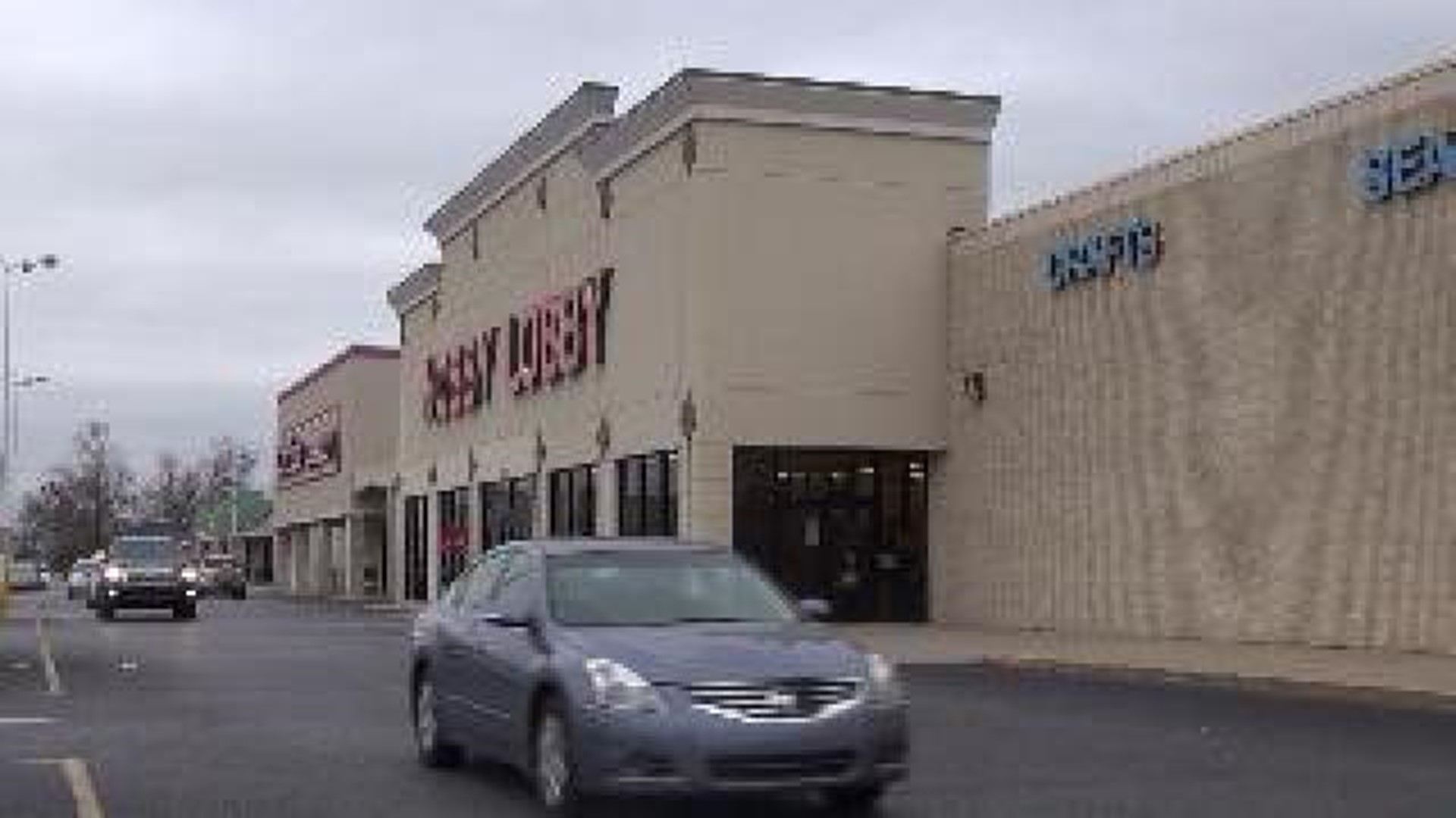 Hobby Lobby Shoppers Support Store\'s Religious Stance