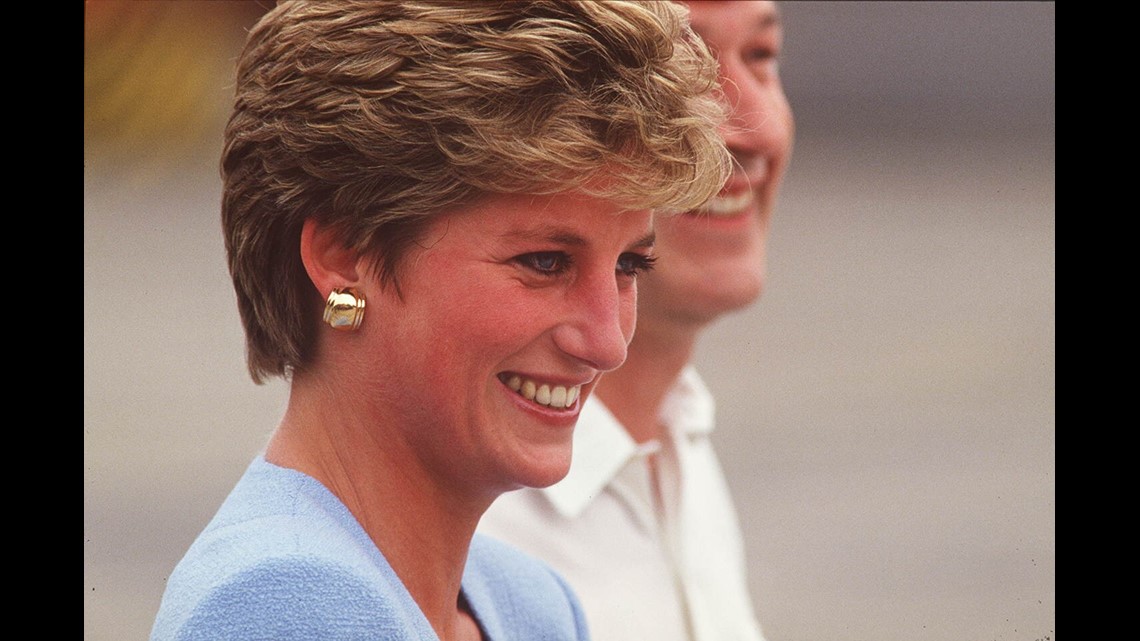 Celebrities And Fans Honor Princess Diana's Death, More Than Two Decades  Later 