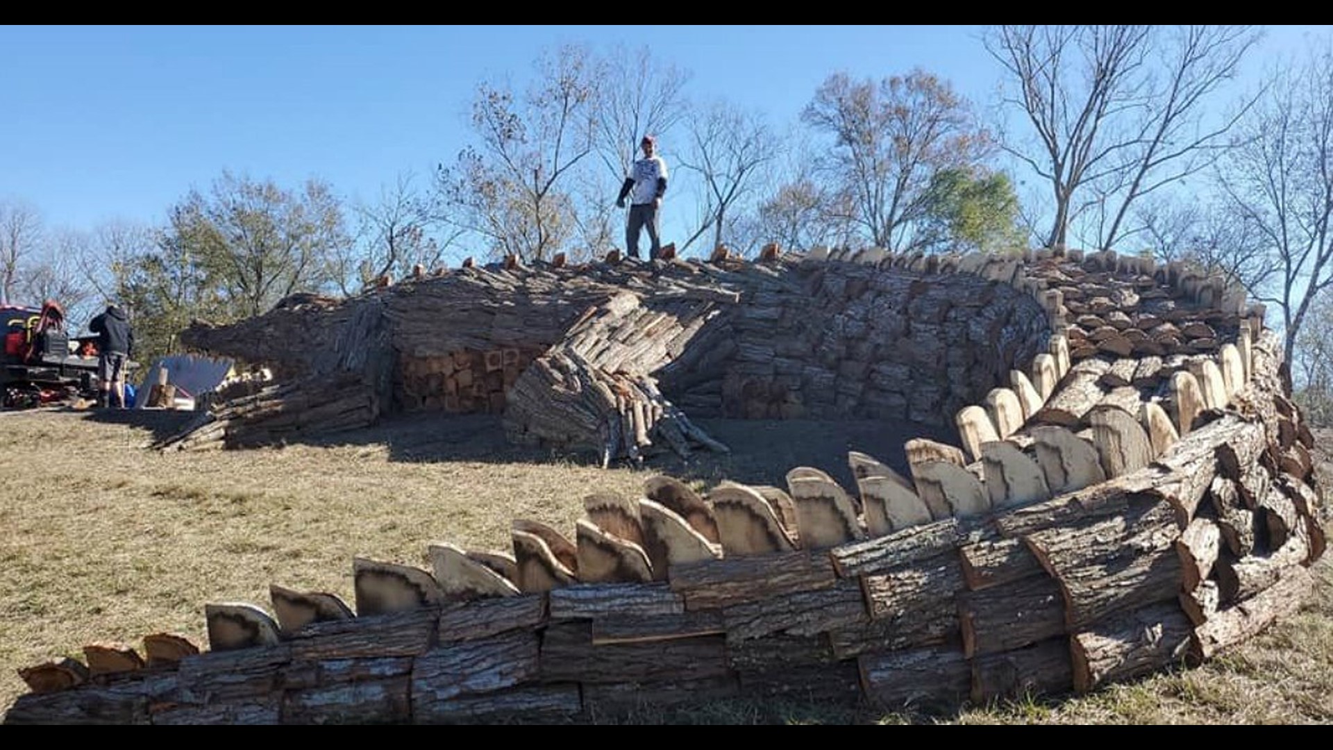 Massive 60foot alligator bonfire built on Mississippi River levee