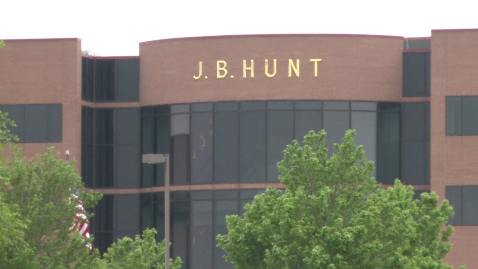 JB Hunt Gives Bonus During COVID-19 Outbreak | 5newsonline.com