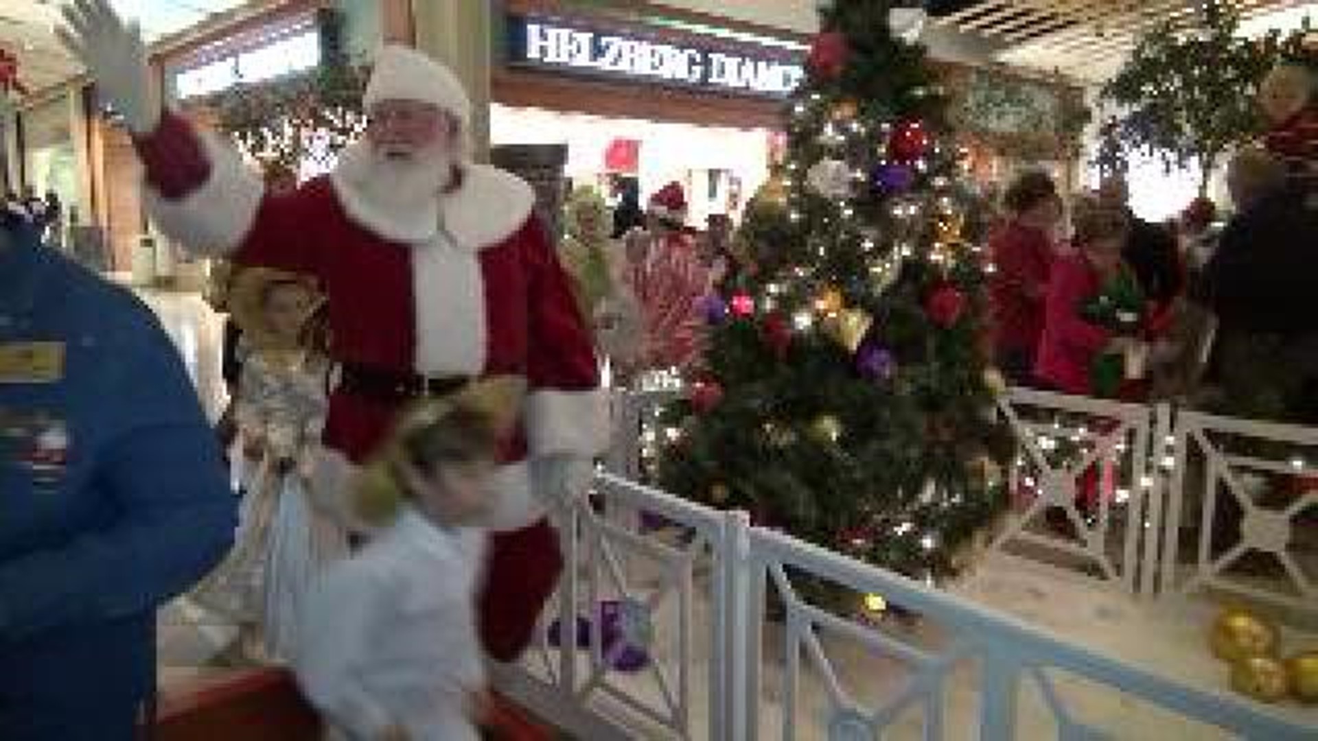Santa Arrives at NWA Mall
