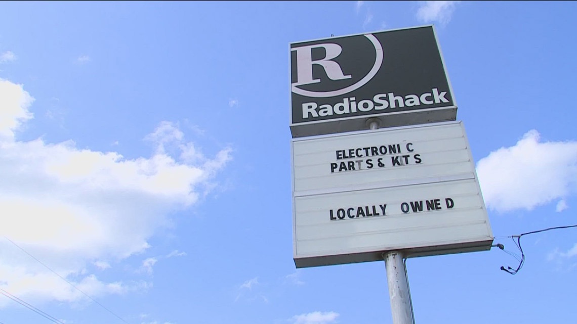 Family-run RadioShack closing in Fayetteville, marking end of era - Vimarsana News