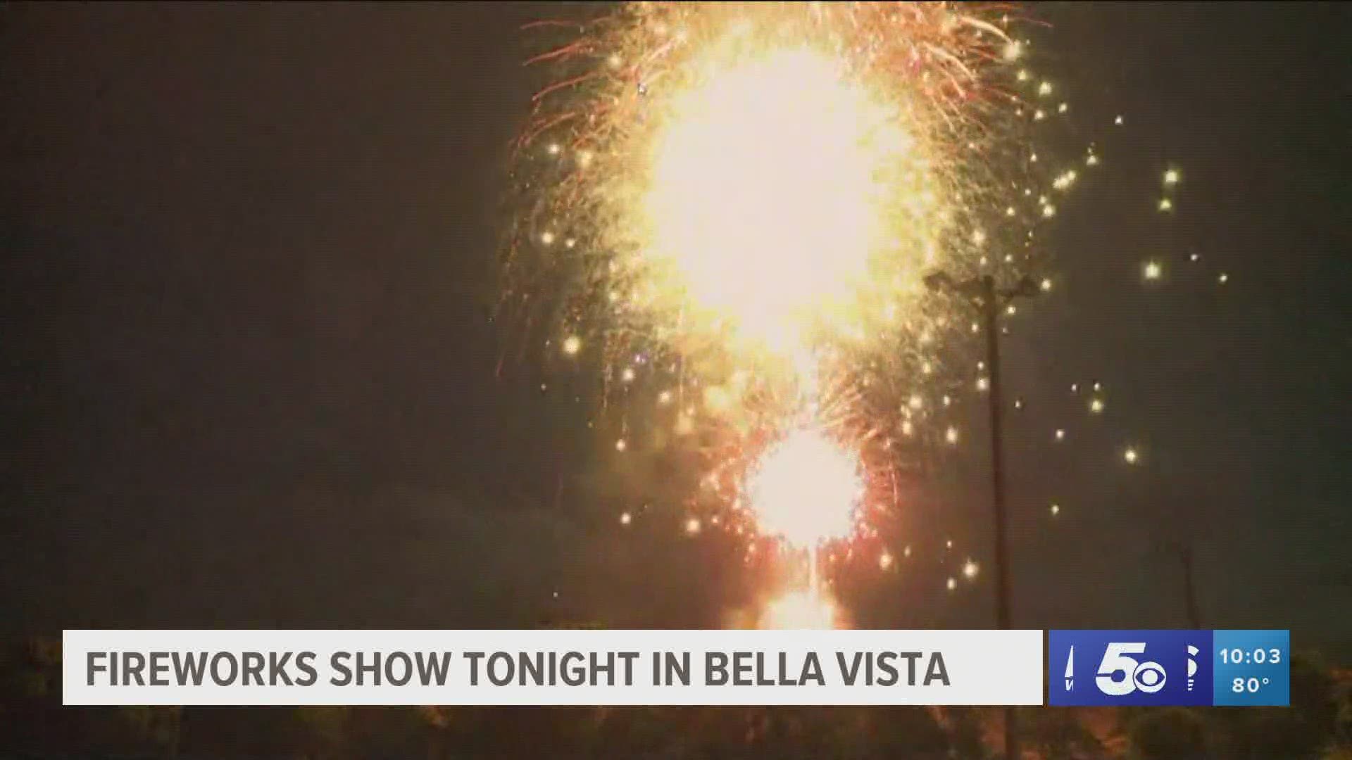 Families enjoy fireworks show in Bella Vista while practicing social
