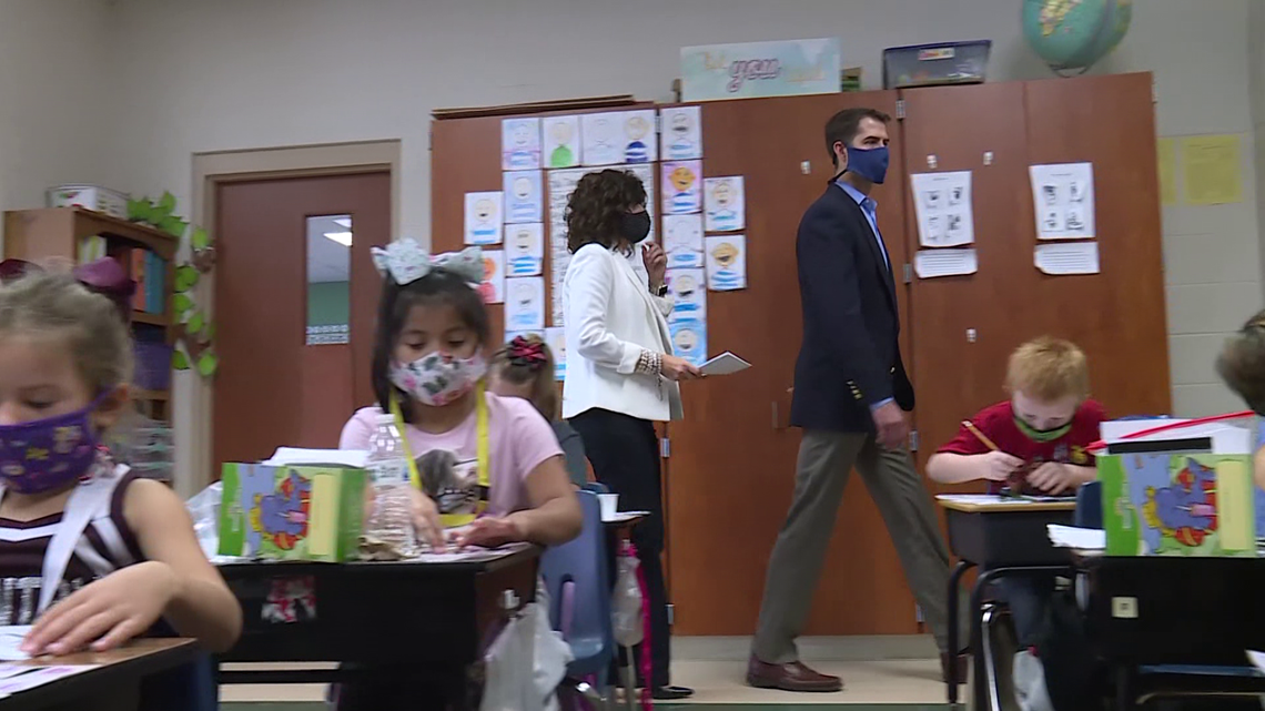 Sen. Tom Cotton visits Gentry Schools