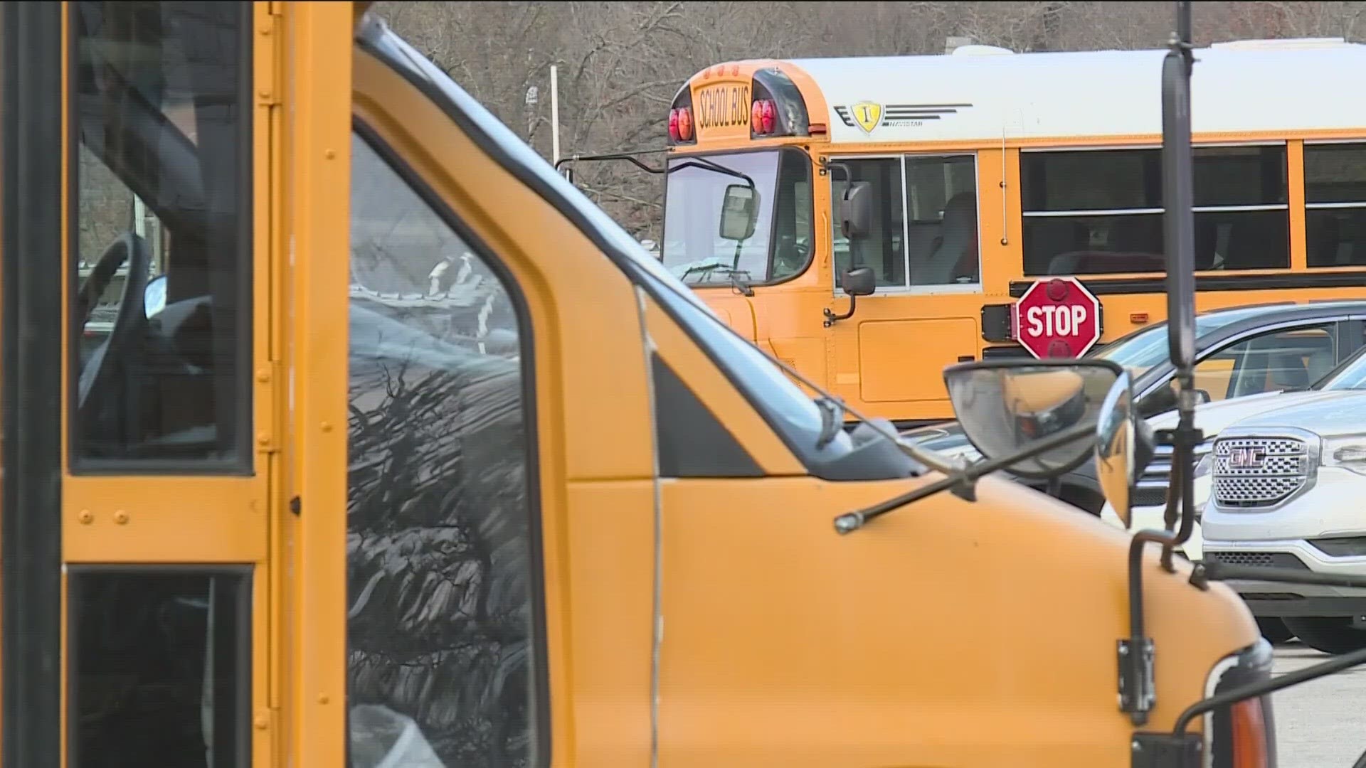 How do Arkansas school districts plan to make up snow days