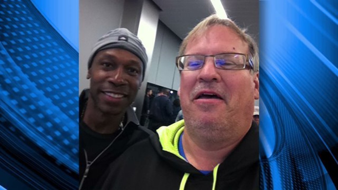 Indians fan gives up plane seat so Kenny Lofton could make it to