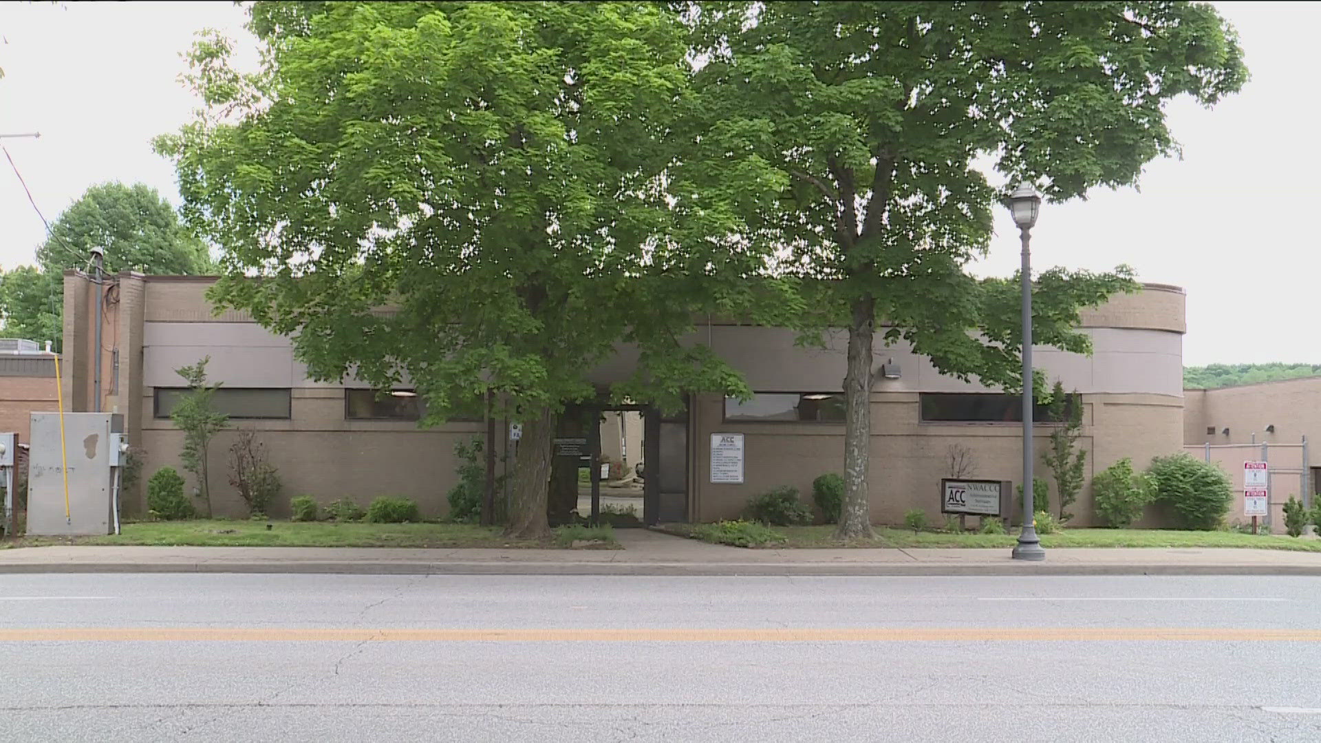 NEW TONIGHT AT 10 – WASHINGTON COUNTY SAYS IT WILL TAKE OVER THE OLD COUNTY JAIL – WHICH IS NOW THE NORTHWEST ARKANSAS CORRECTIONS CENTER FOR WOMEN...