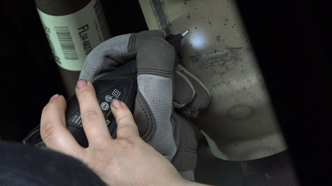 Law enforcement agencies team up with auto shops to combat catalytic converter thieves - Vimarsana News