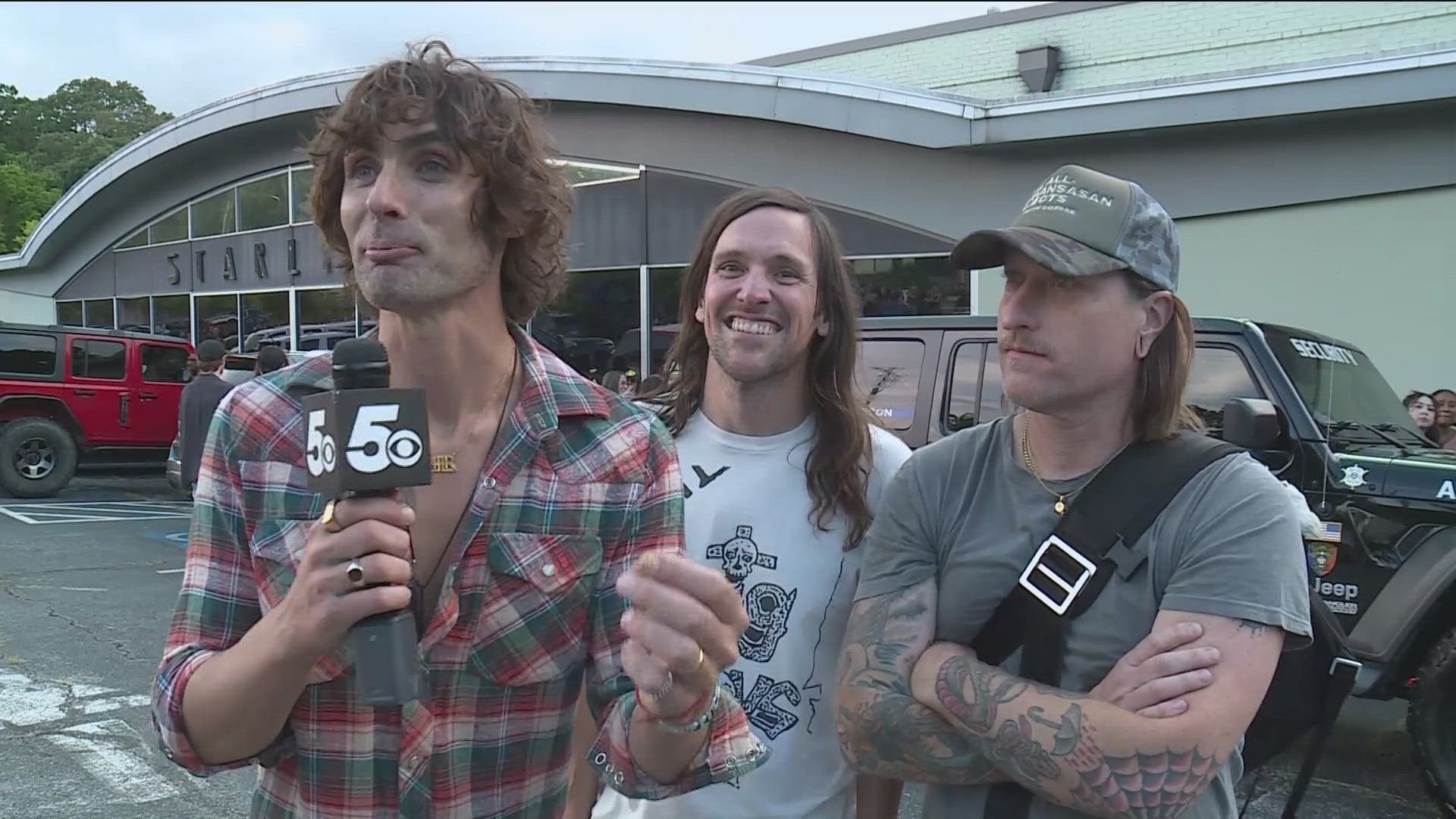 5NEWS Photojournalist Luke Patrick caught up with the band ahead of the show at Starlight Skatium!