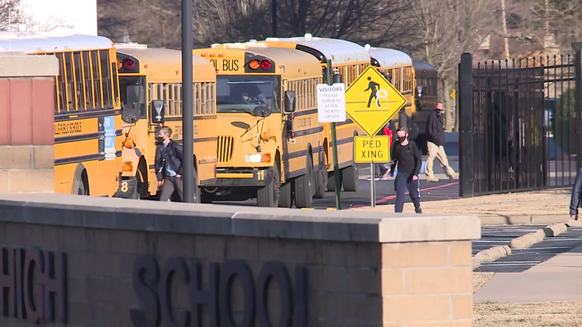 Should Arkansas students still wear facemasks? - Vimarsana News