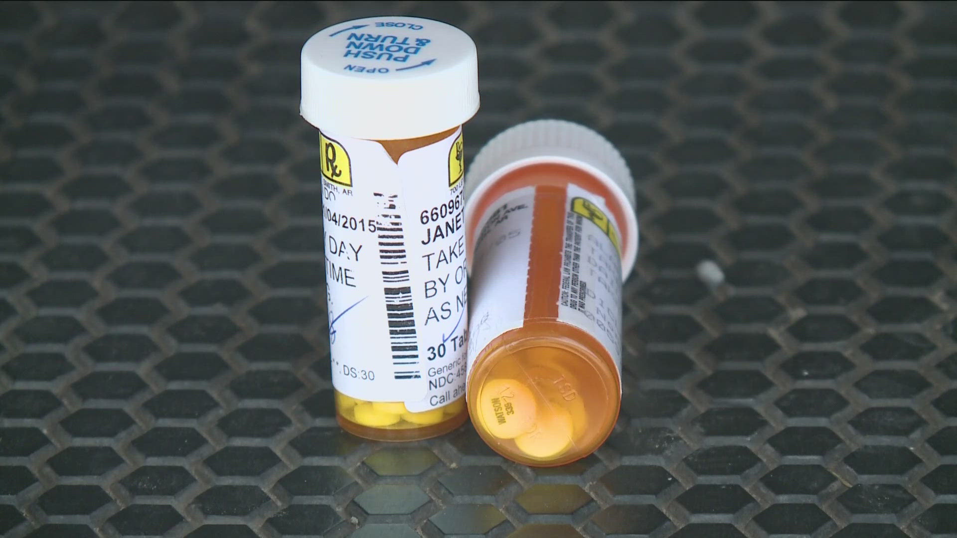 LAW ENFORCEMENT AGENCIES ACROSS THE COUNTRY ARE HOSTING DRUG TAKE BACK DAY EVENTS THIS WEEKEND...