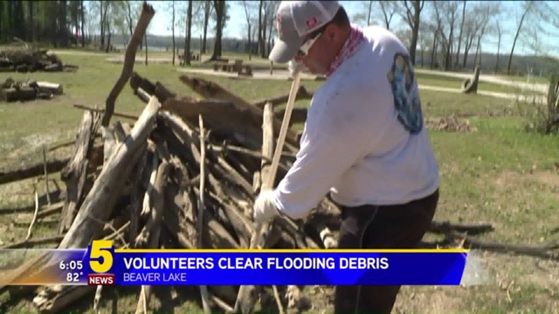 Volunteers Clean Horseshoe Bend