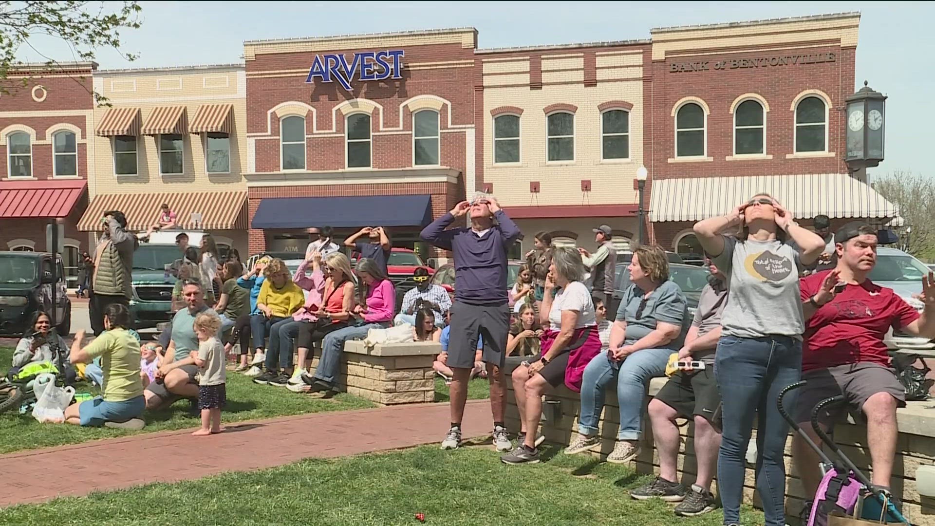 As many of the people were from Northwest Arkansas, they found it was an easy way to enjoy the spectacle from their backyard.