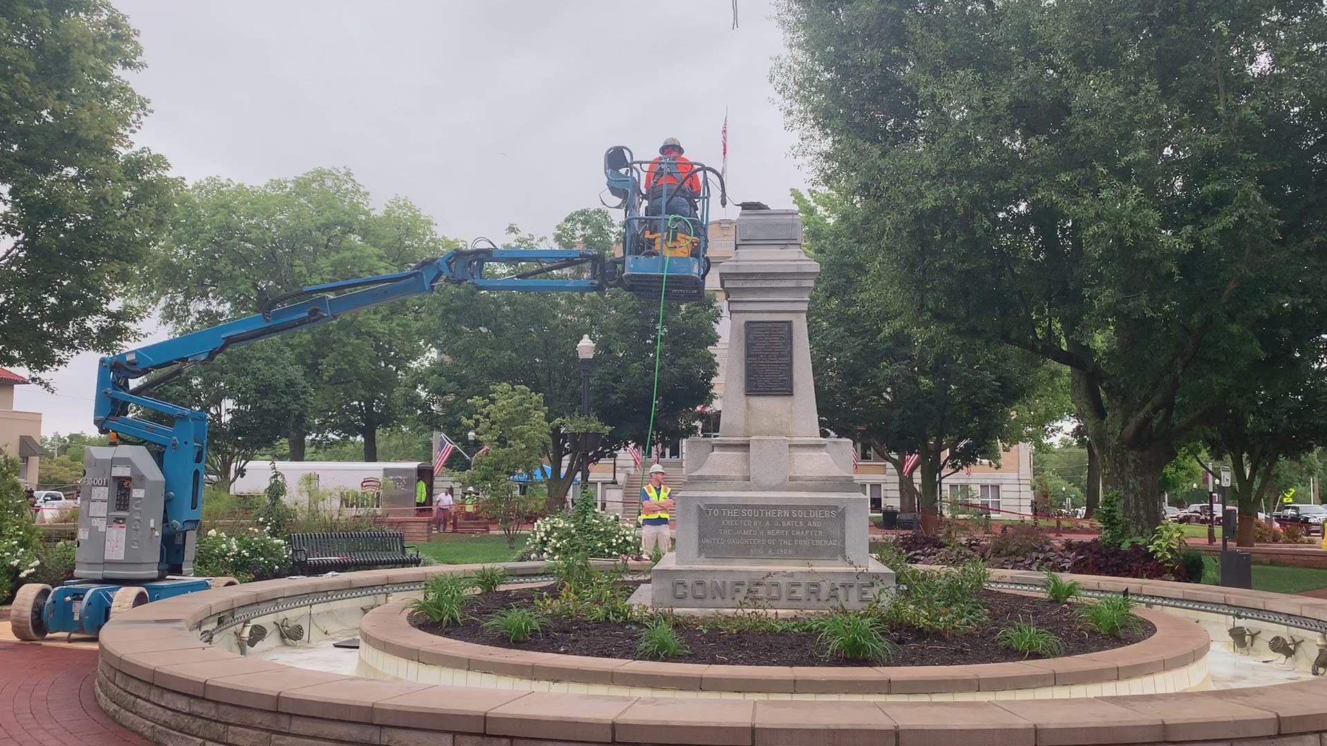 Confederate Monument Removed From Bentonville Square 5newsonline Com