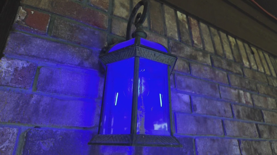 Fort Smith reconsiders injury pay after Officer Kyle Newman was shot on duty, as his hometown Lavaca rallies with blu...