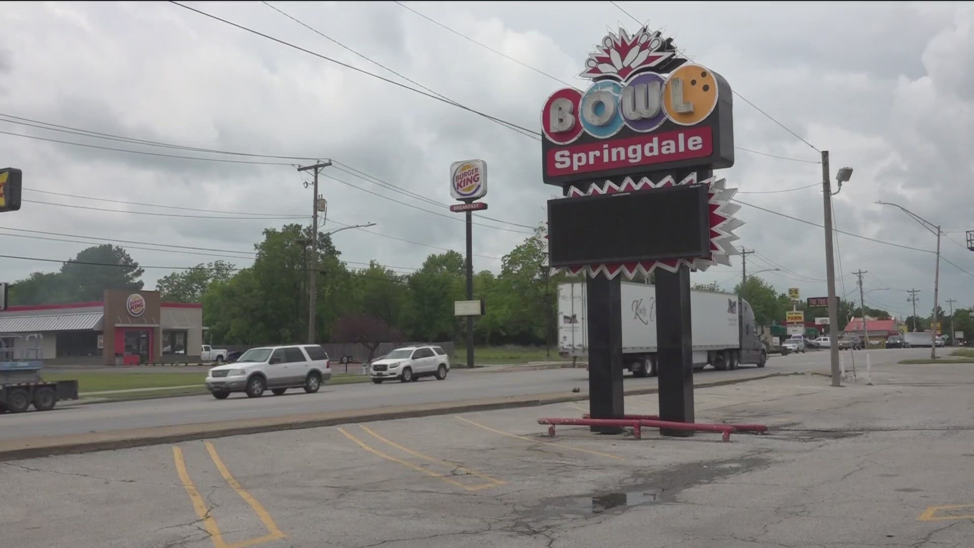 IT'S THE END OF AN ERA FOR A BOWLING ALLEY IN SPRINGDALE...