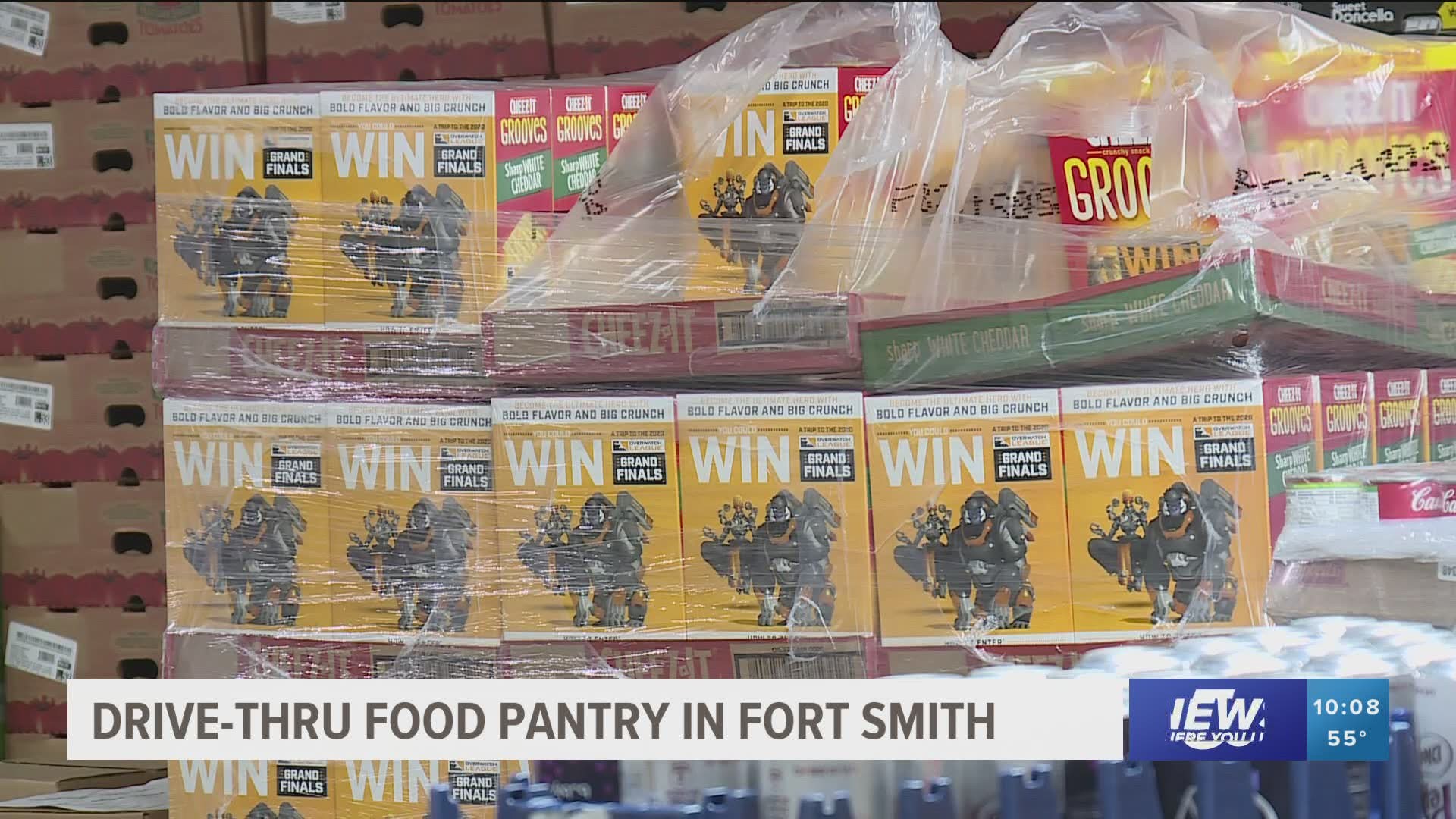 Drive-thru food pantry in Fort Smith