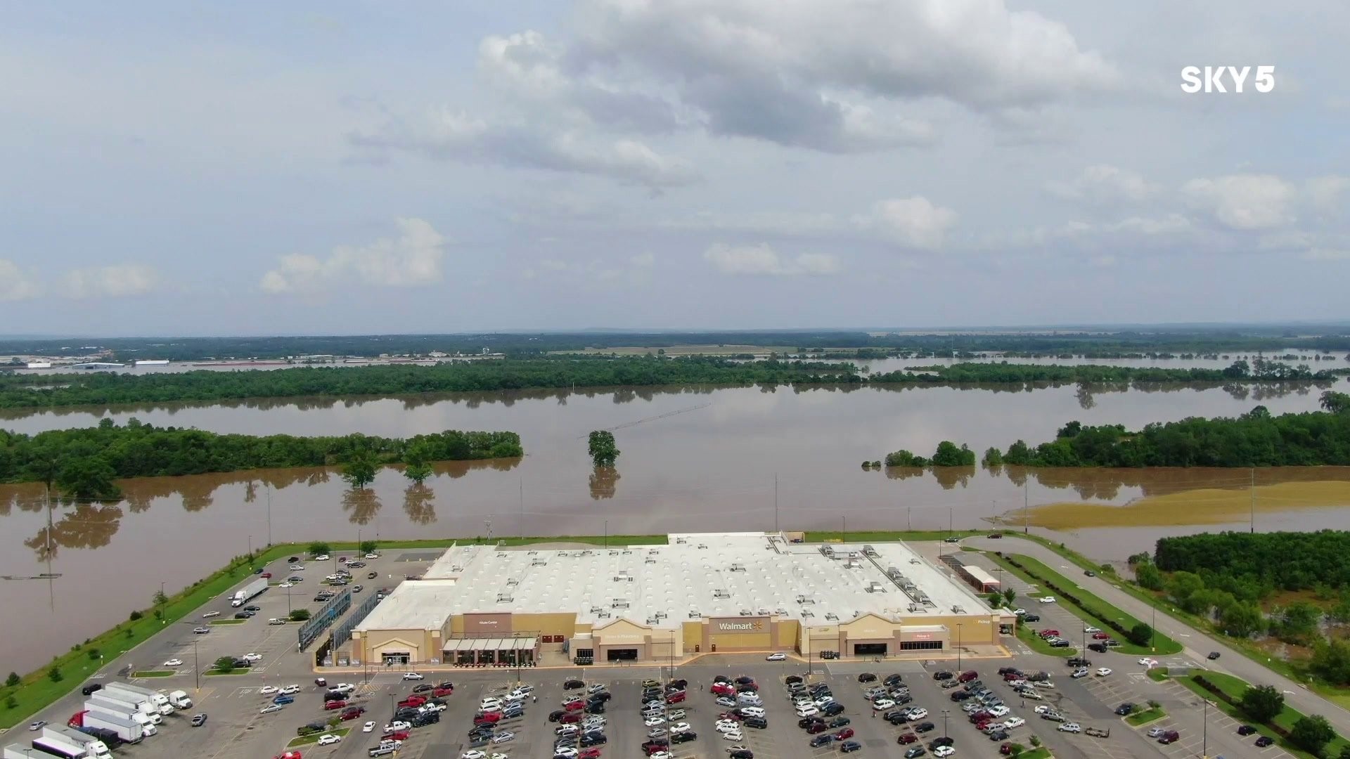 May 26 Walmart Kelley HWY Flooding SKY5