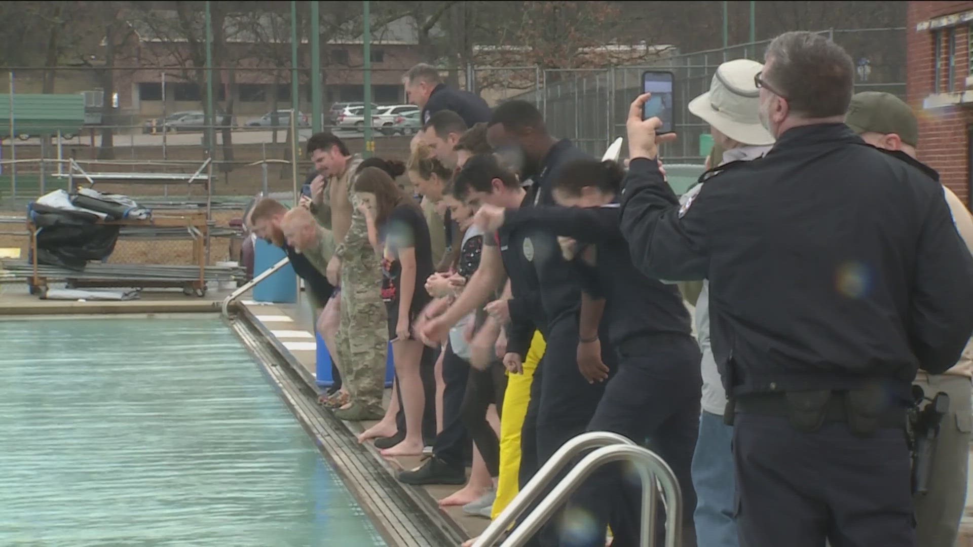 DEPSITE THE RAIN THIS MORNING, PEOPLE GATHERED IN FORT SMITH FOR THE ANNUAL POLAR PLUNGE.