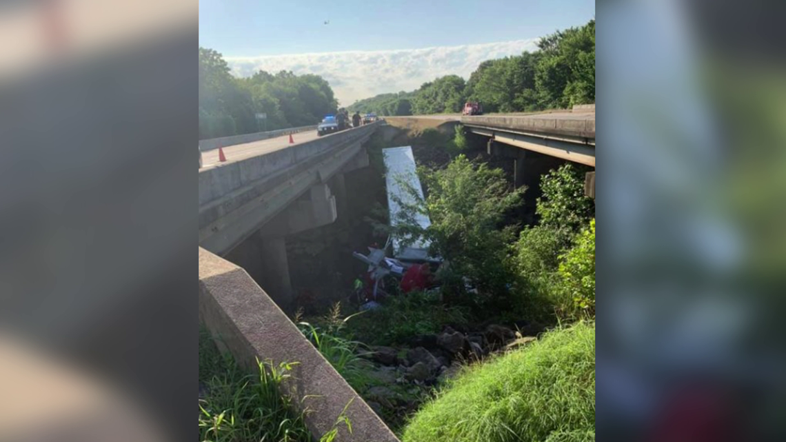 Following fatal 18wheeler crash, Muldrow officers help grieving family