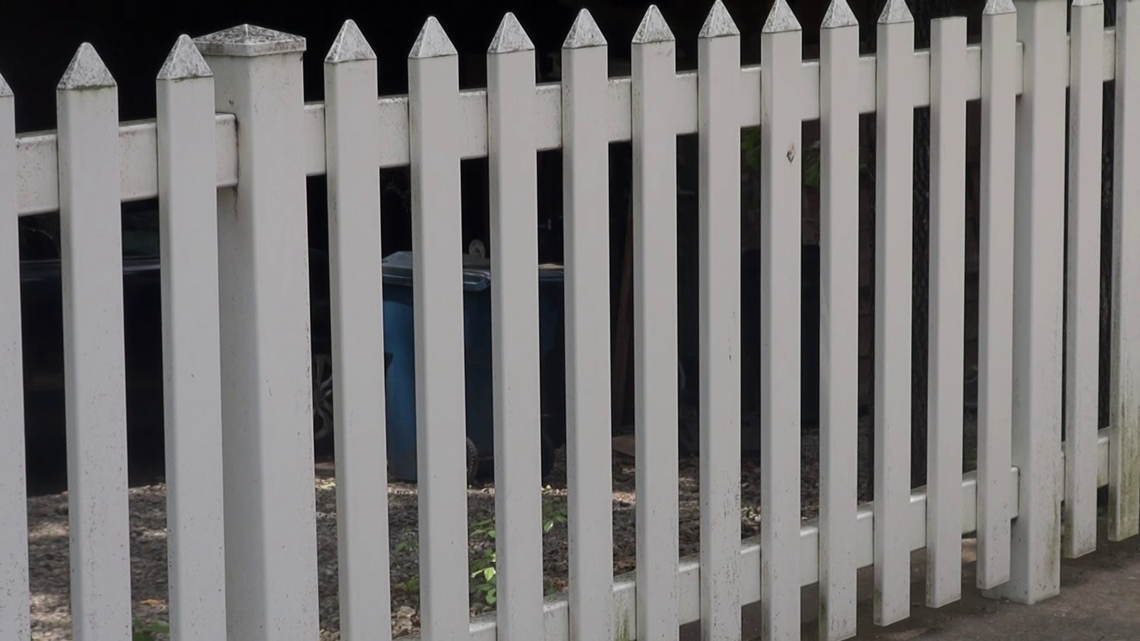 Bella Vista Repaint white fences or face legal consequences