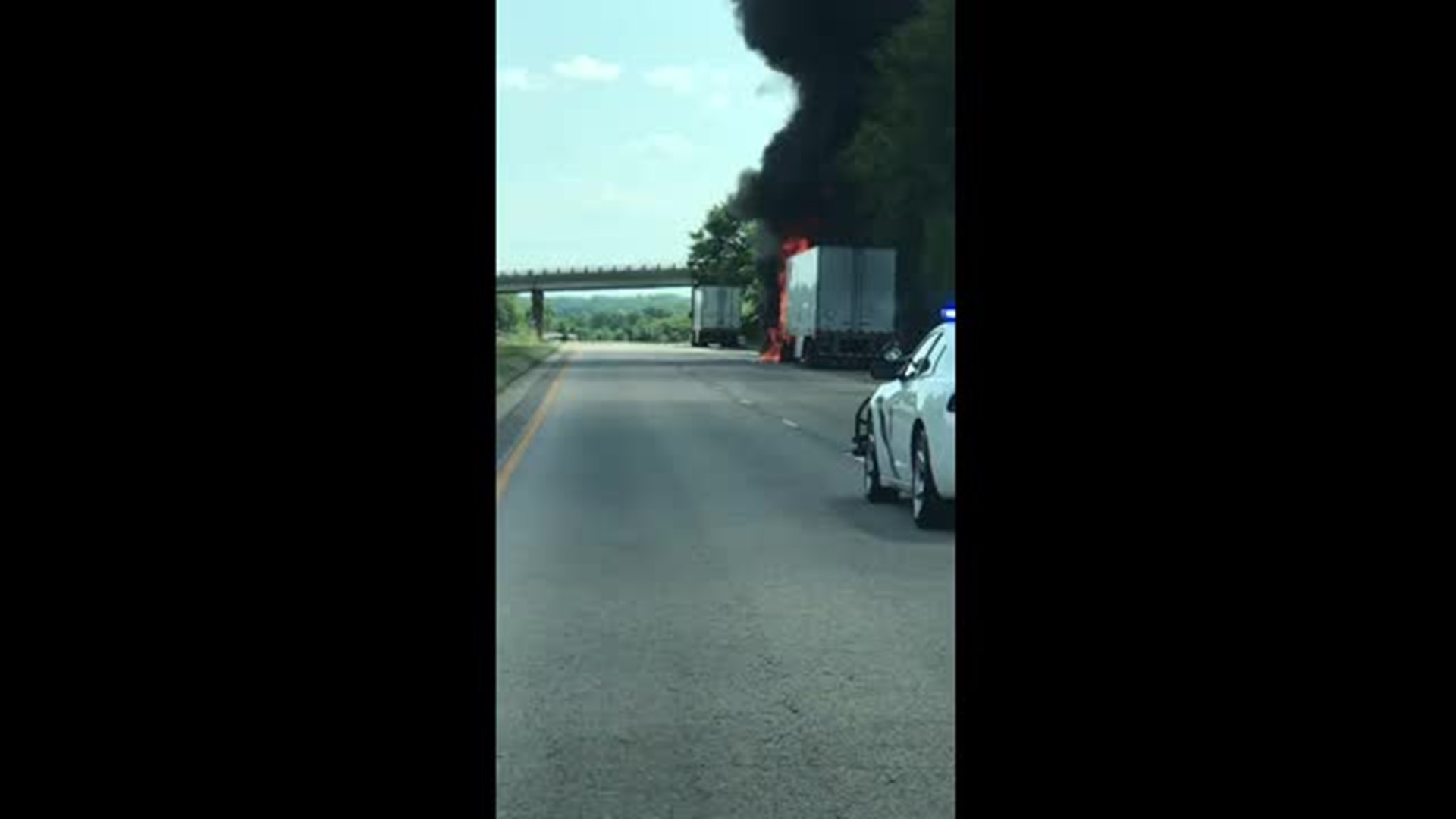 Viewer Tracto Trailer Fire I-40 Video.MOV