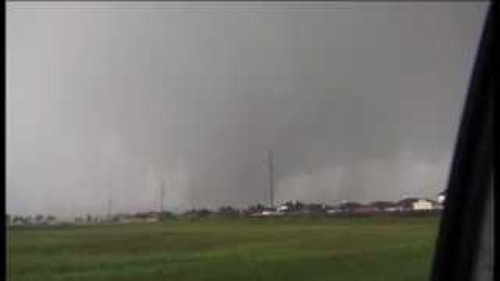 Clips of Tornado Moving Through Moore, Newcastle