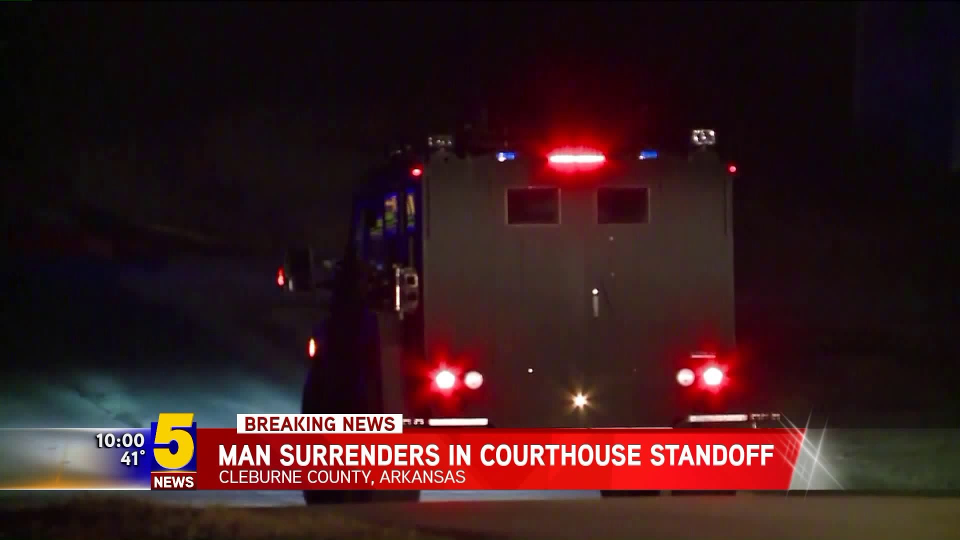 MAN SURRENDERS IN COURTHOUSE STANDOFF