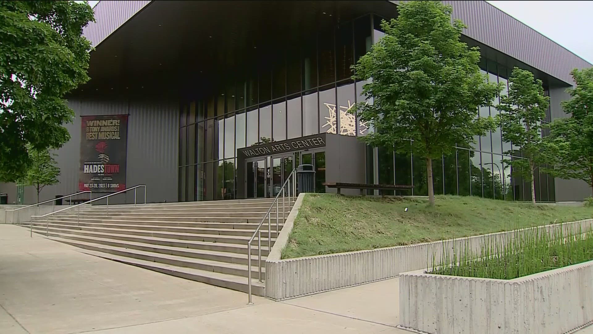 TONIGHT -- A SEAT ON THE WALTON ARTS CENTER BOARD STILL UNFILLED -- MONTHS AFTER SEVEN BOARD MEMBERS WALKED OFF THE JOB...