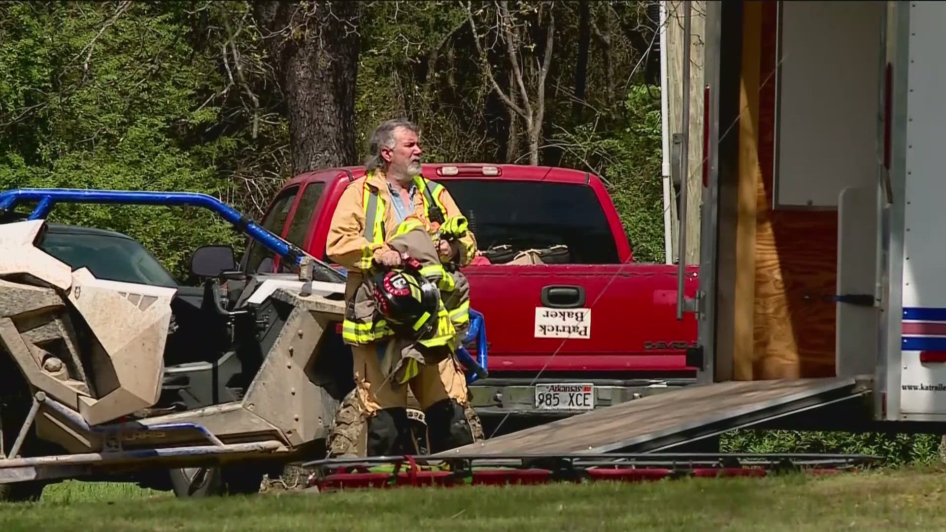 Stephen Elmore was live in Clarksville near the scene.