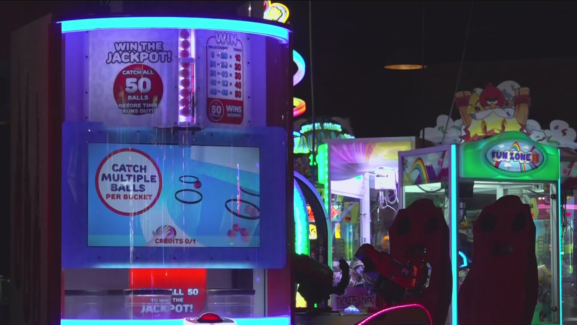 With tasty food, drinks, arcade games, karaoke, mini golf, bowling, and billiards, 810 offers something for everyone.