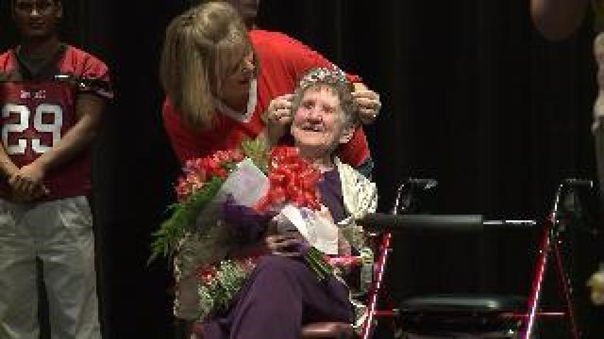 Fayetteville Woman Crowned Queen in Senior Pageant