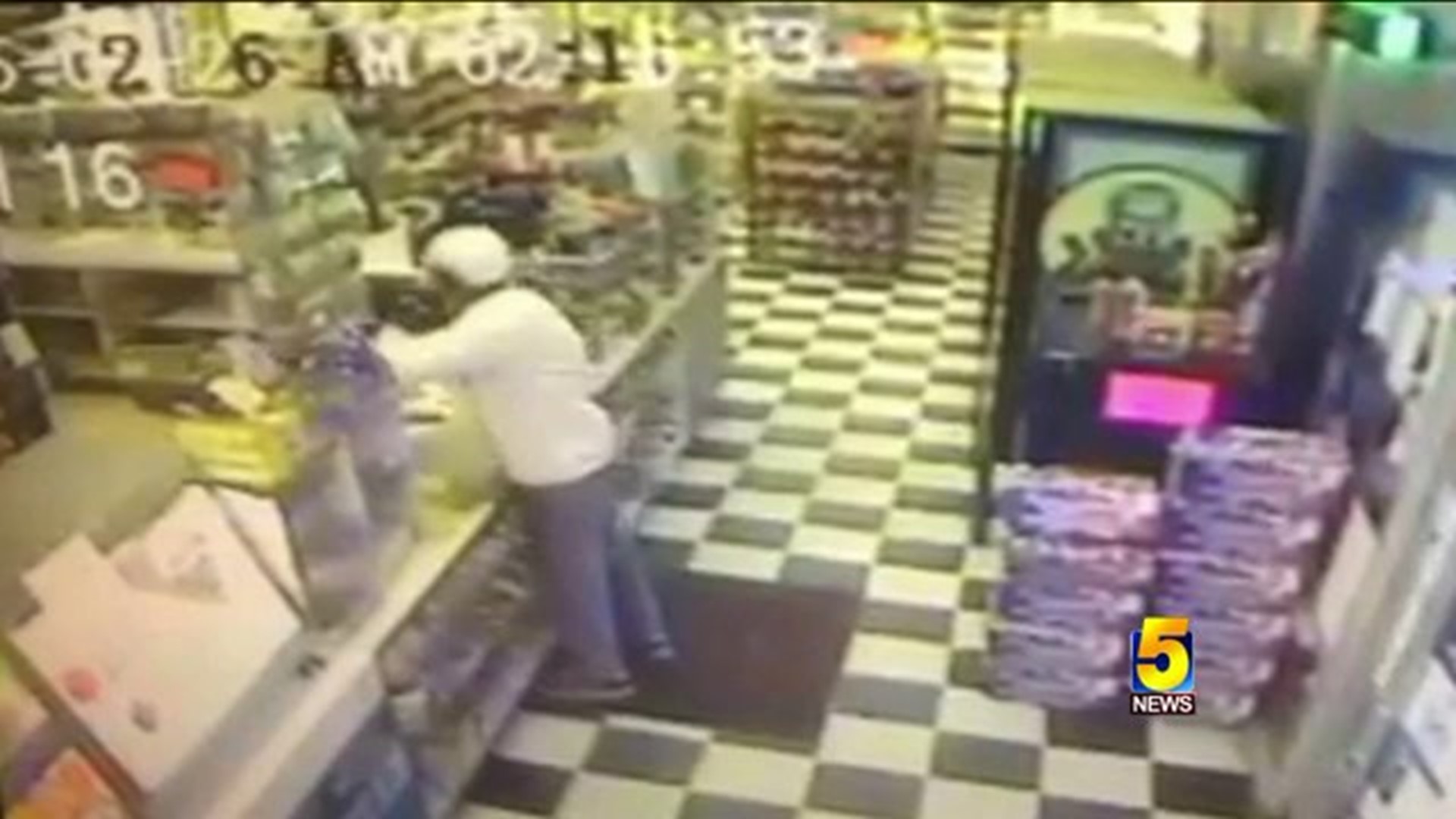 Fort Smith Police Search For Gunman In Gas Station Robbery