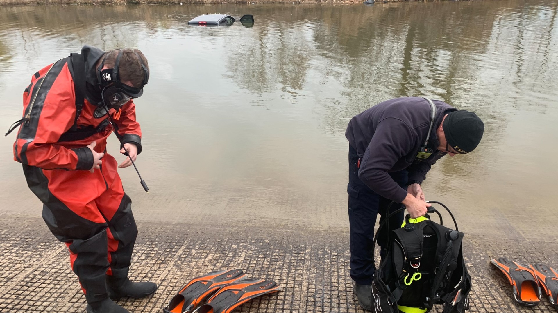 Submerged truck retrieved from river in Fort Smith | 5newsonline.com