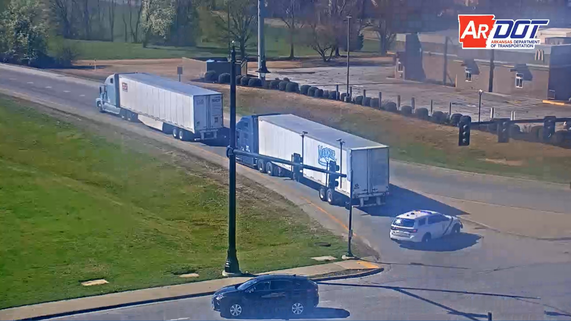 Stalled semi-truck impacting traffic on I-49 on-ramp in Bentonville ...
