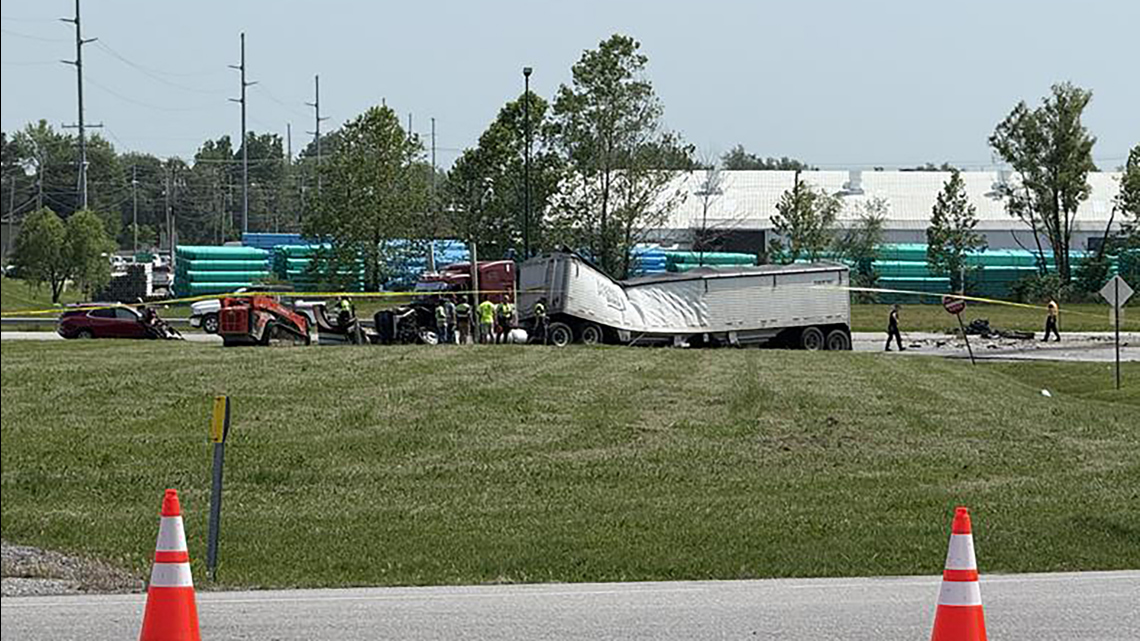Fatal crash shuts down US Highway 412 in Siloam Springs | 5newsonline.com