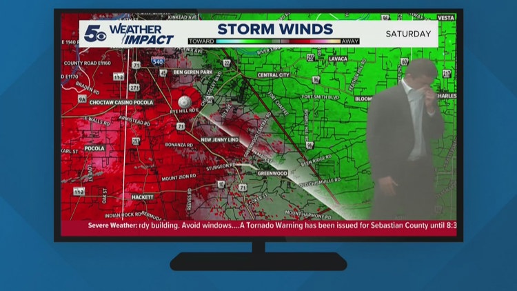Arkansas meteorologist keeps tracking tornado warnings after small fire breaks out in studio