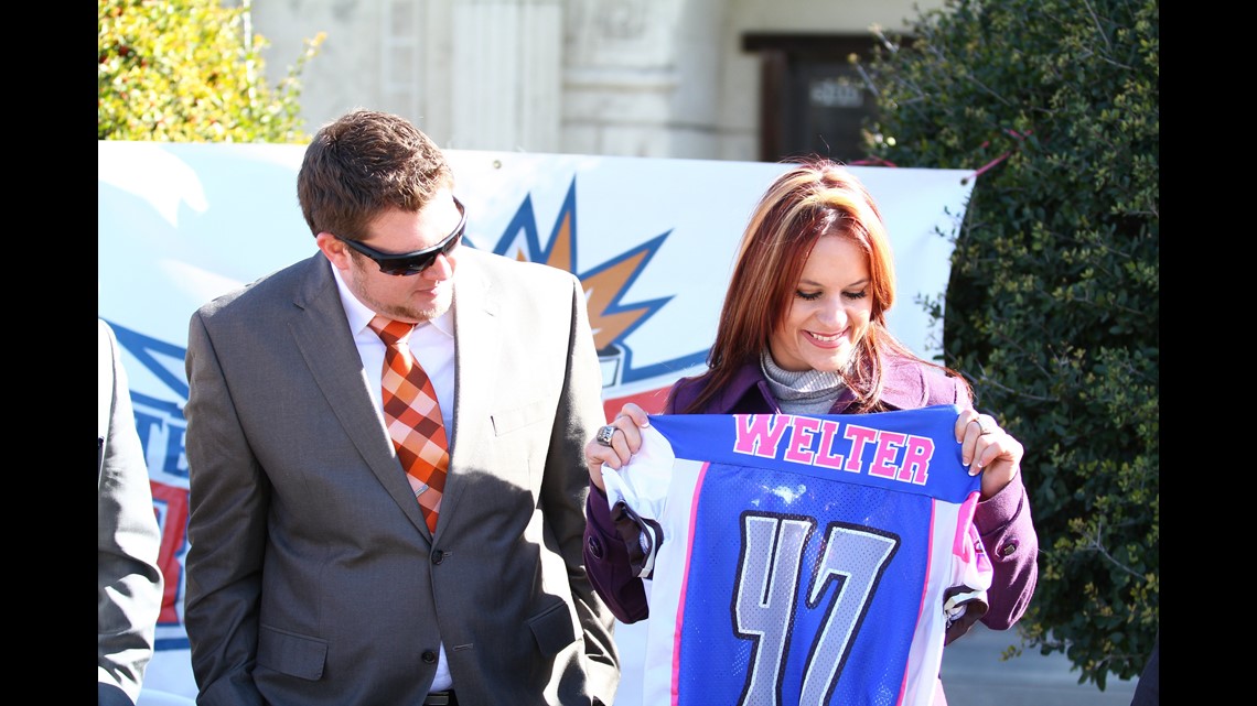 NFL's Arizona Cardinals hire Jen Welter, believed to be first woman ever  hired as league coach - CBS News