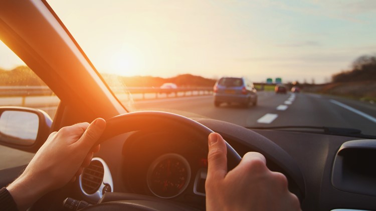 Conducir en el carril izquierdo: ¿Cuál es la ley?