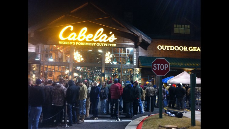 Hundreds Wait Hours In Line For Cabela S Black Friday Deals 5newsonline Com