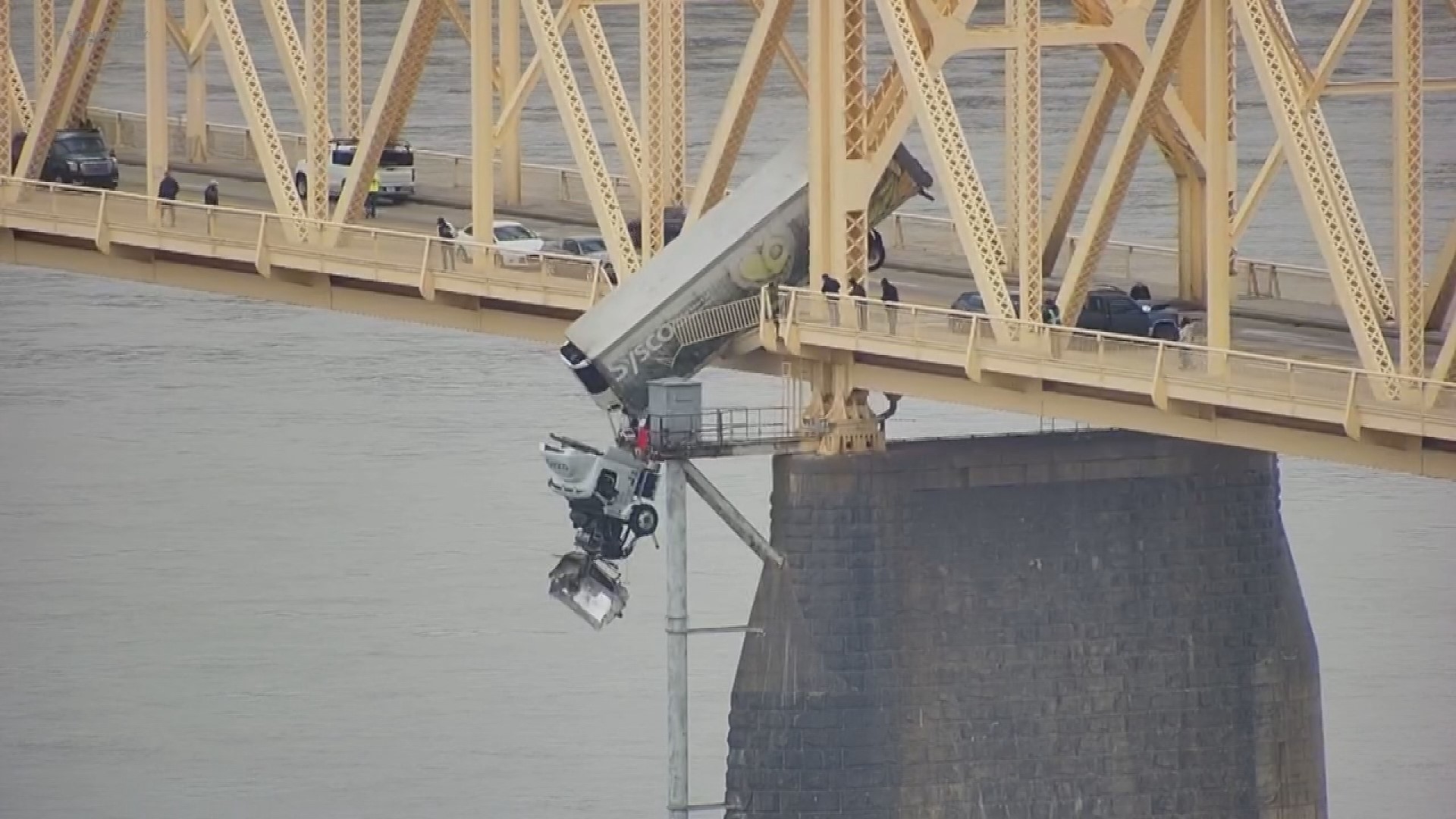 Video: Clark Memorial Bridge rescue | 5newsonline.com