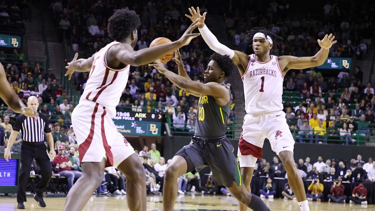 Razorbacks edged out in Waco, fall to #17 Baylor 67-64