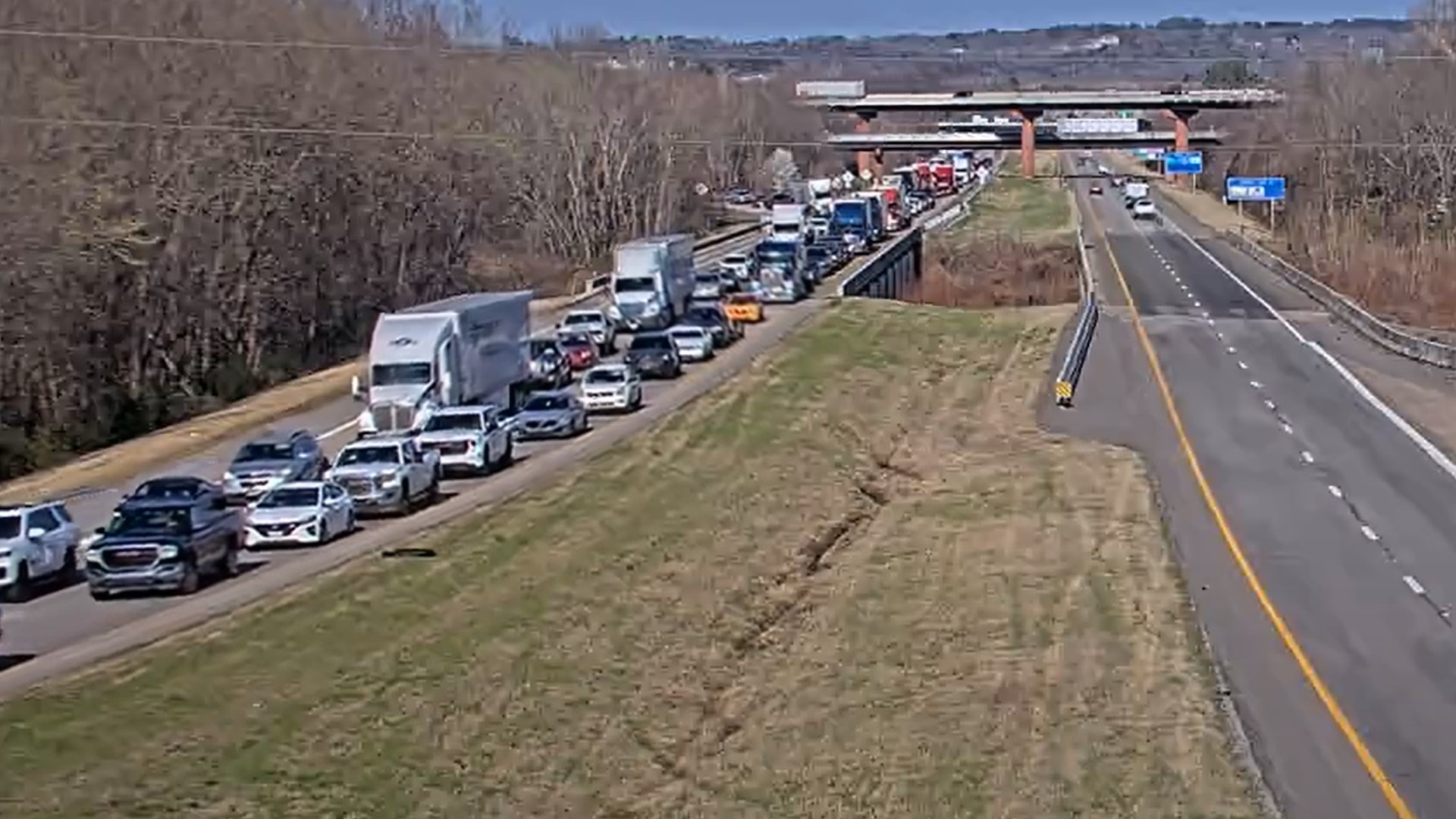 Traffic stalled between Alma and Van Buren after I-40 crash ...